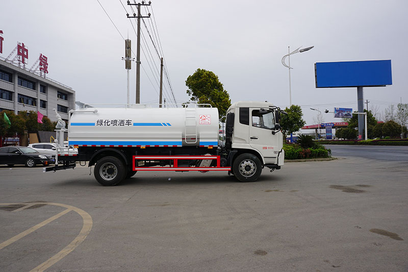 中潔牌XZL5182GSS6型東風(fēng)天錦灑水車(chē)