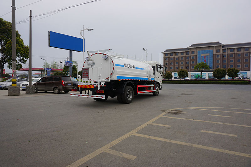 中潔牌XZL5182GSS6型東風(fēng)天錦灑水車(chē)